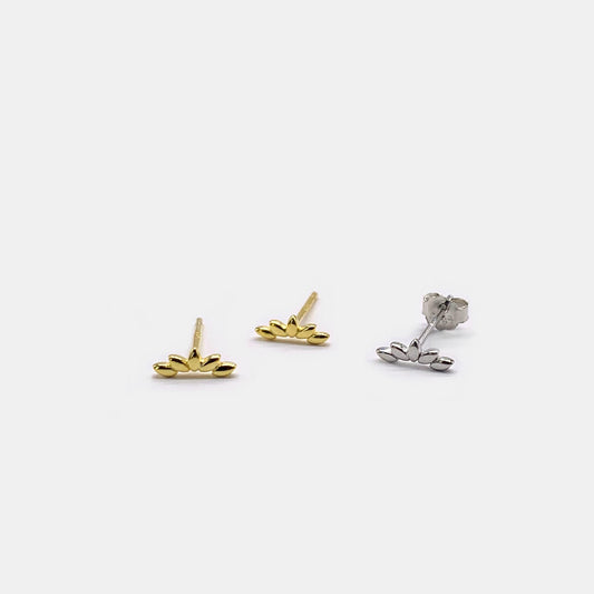 Tiny Leaf Stud