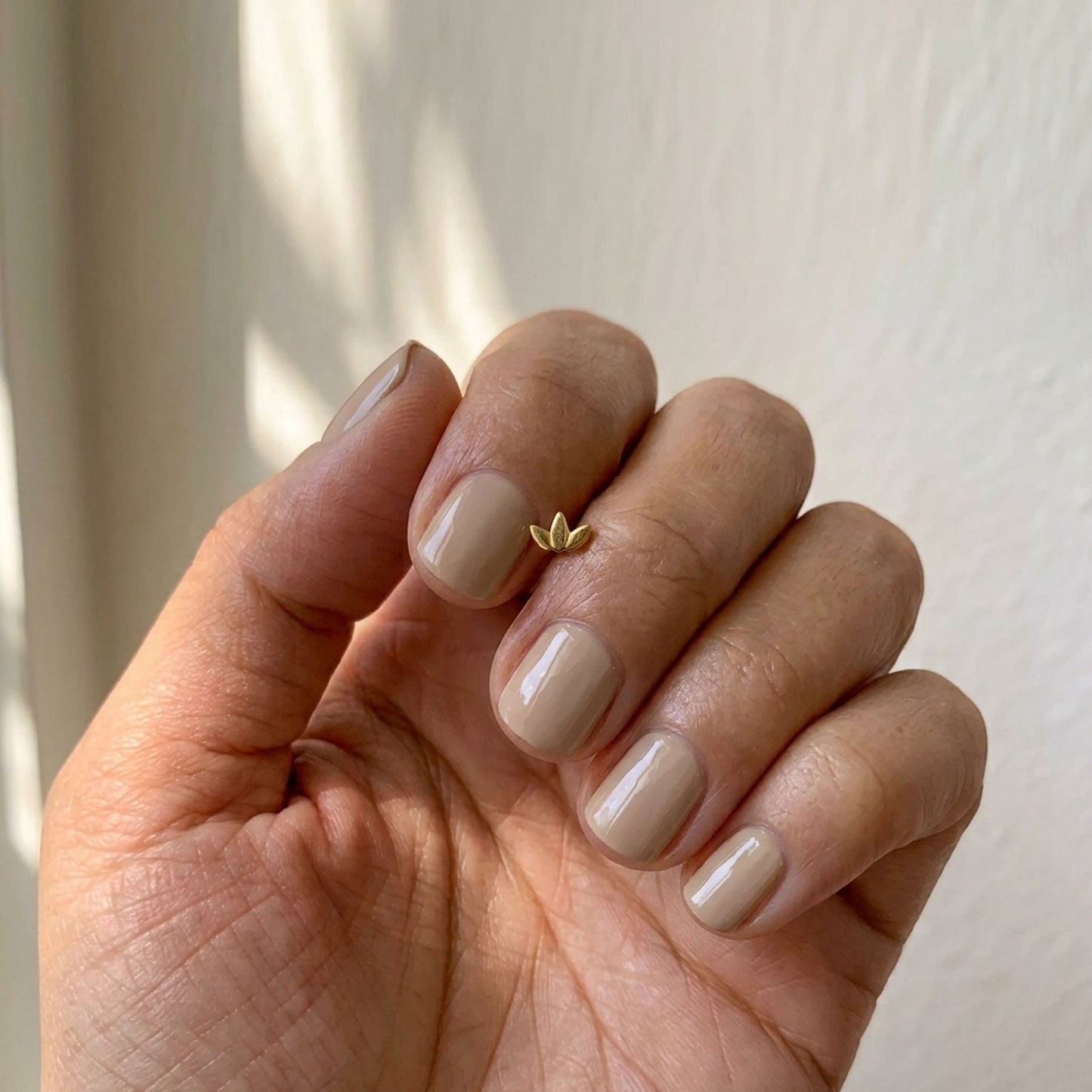 Tiny Lotus Stud