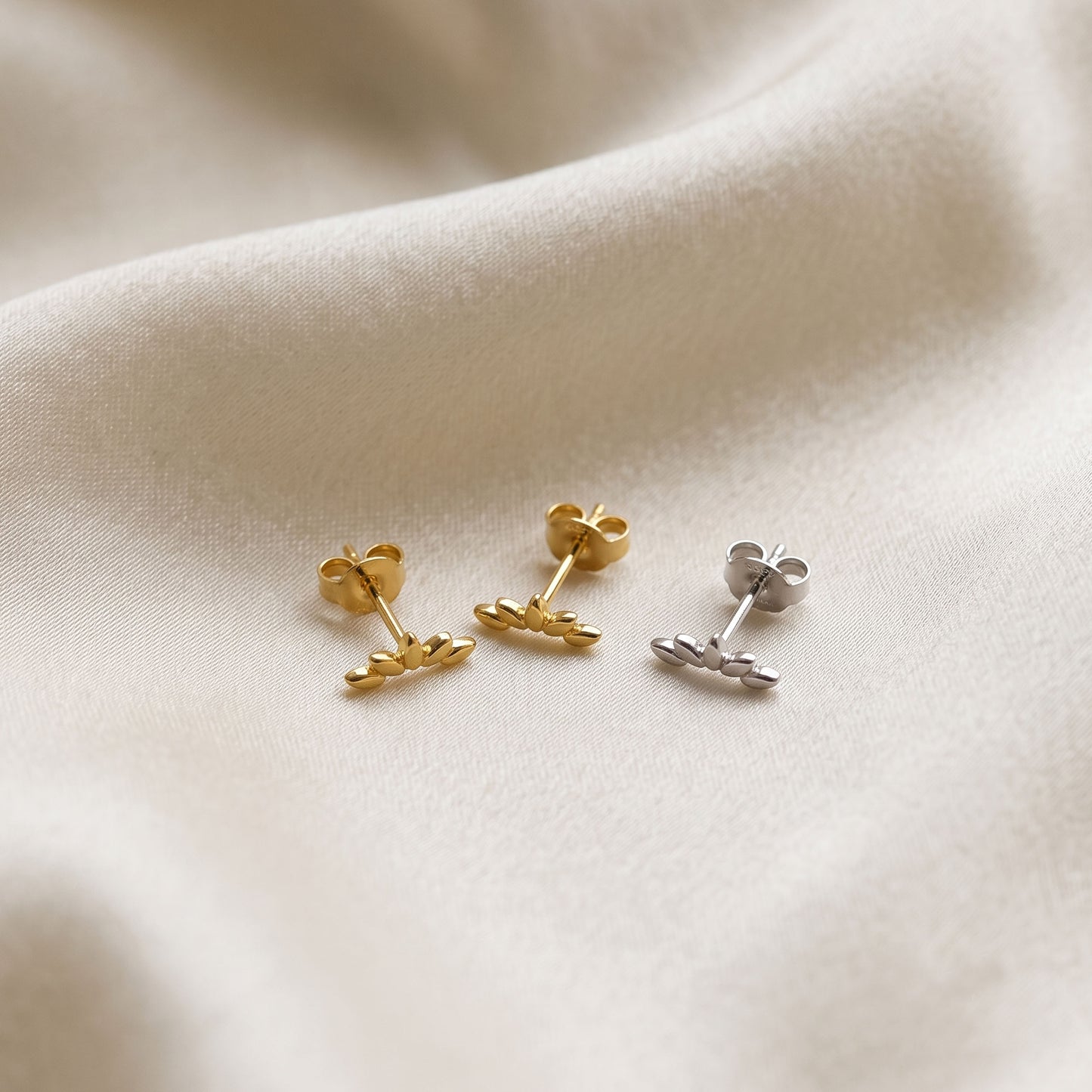 Tiny Leaf Stud