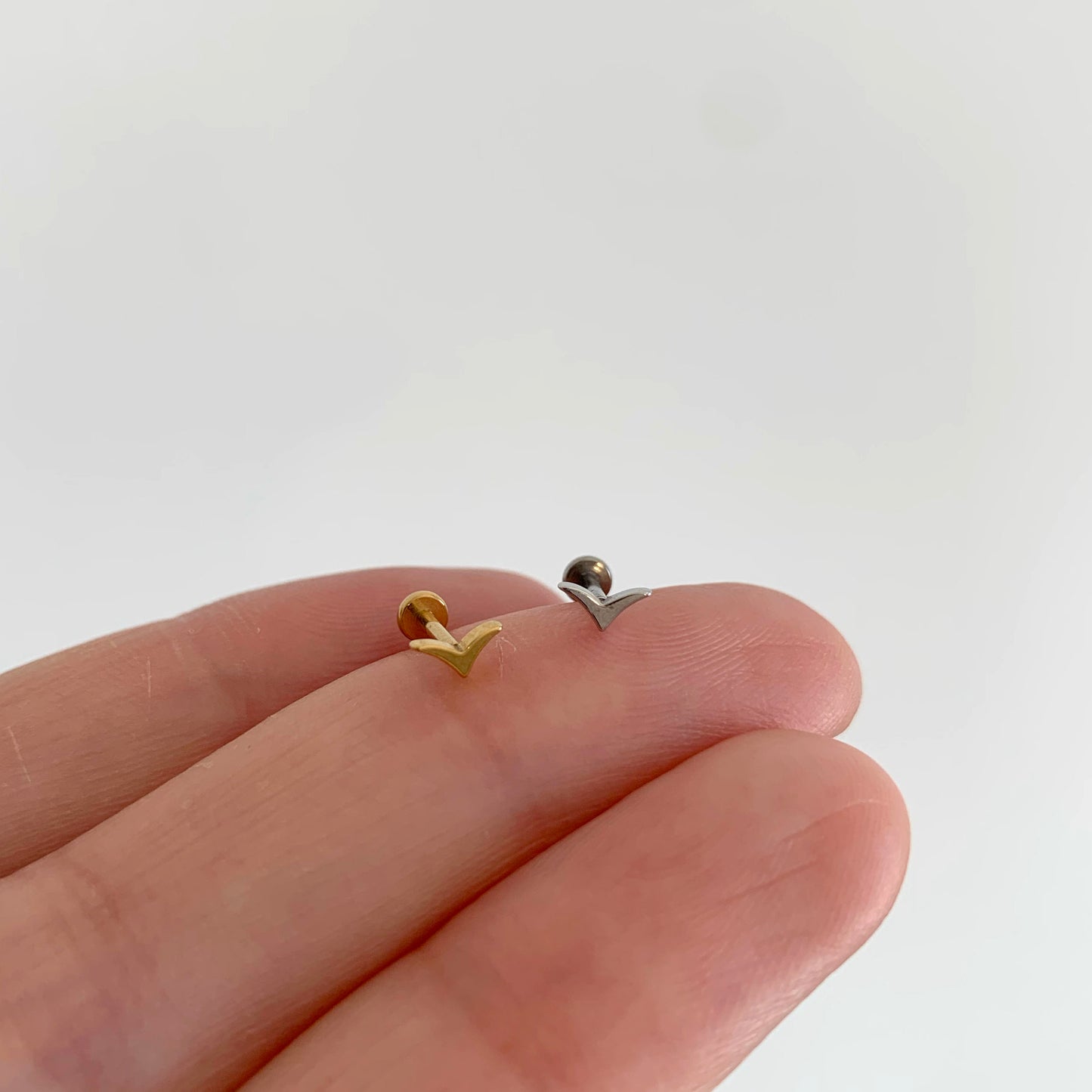 Wavy V Push Pin