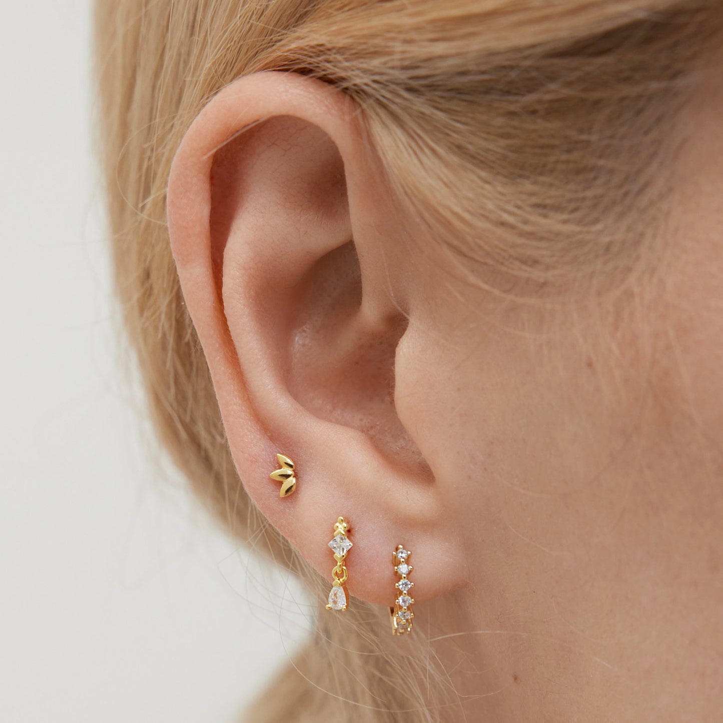 Tiny Lotus Threaded Labret