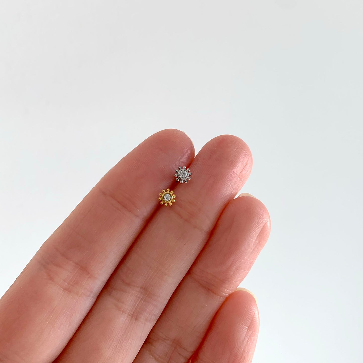 Dot Flower Push Pin