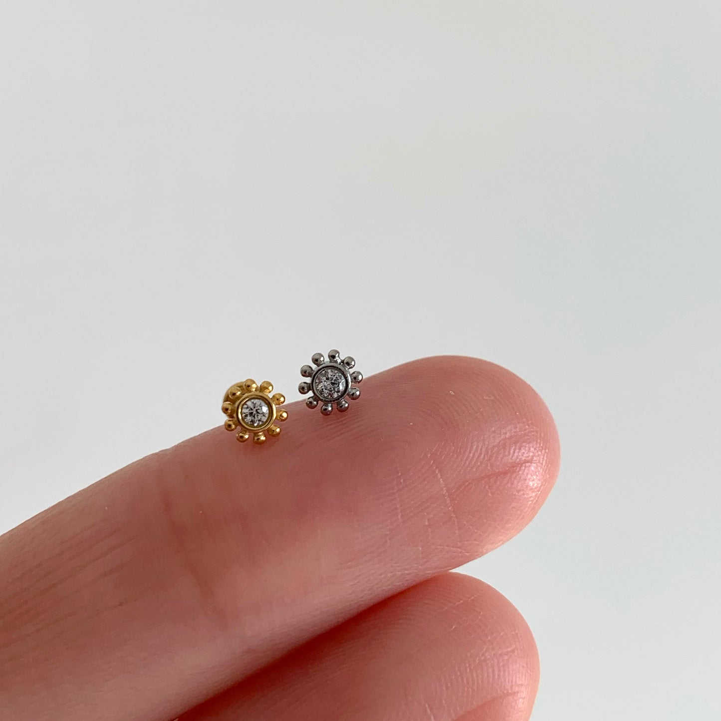Dot Flower Push Pin
