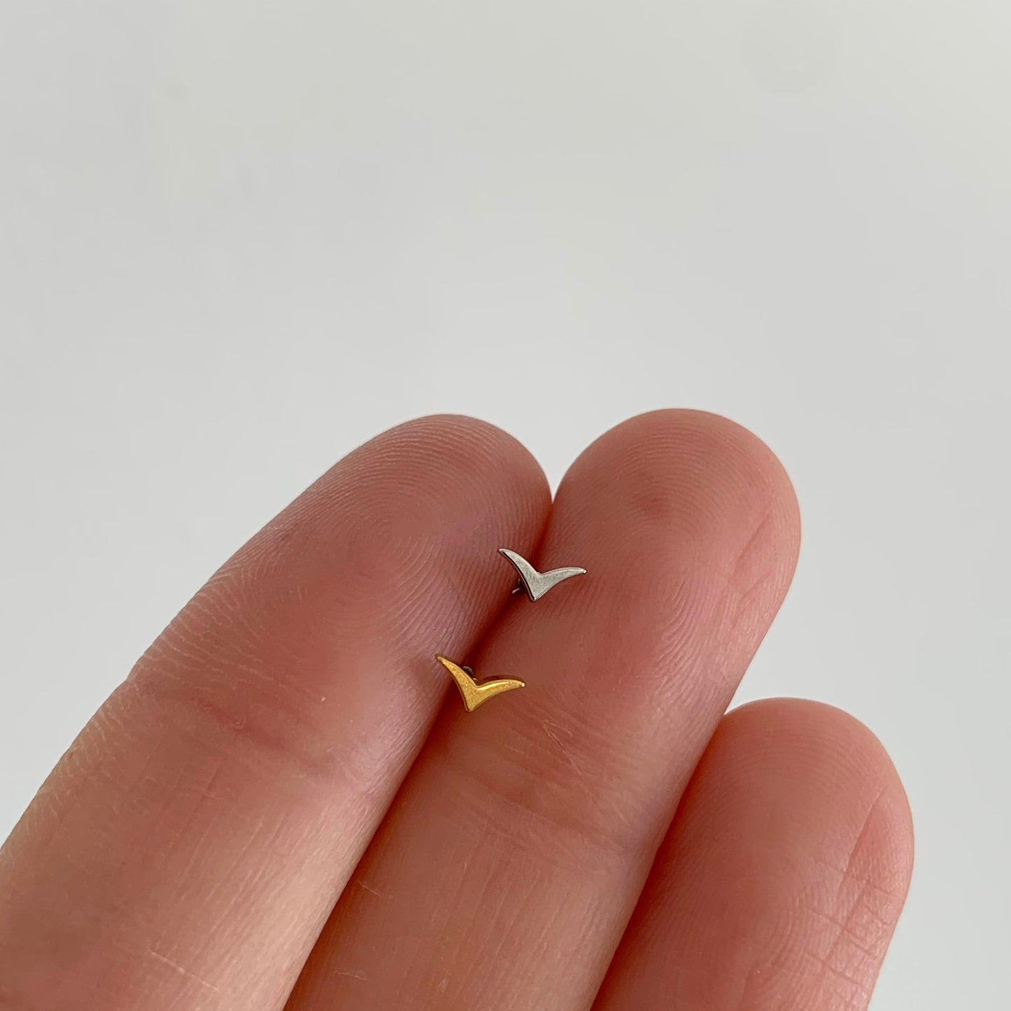 Wavy V Push Pin
