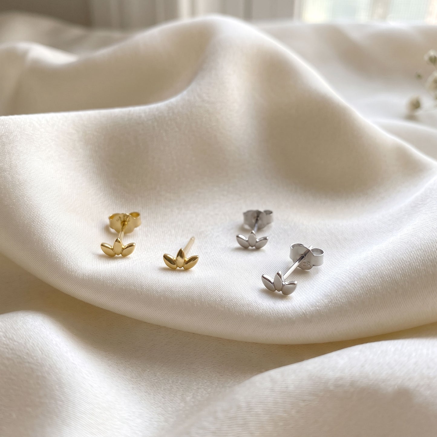 Tiny Lotus Stud